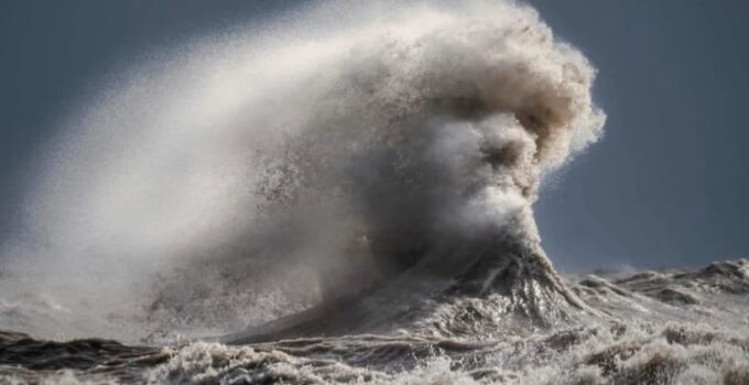 Nature Photographer Captures Incredible Image of Crashing Wave Resembling Human Face